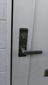 港区芝で鍵トラブル24時間対応の鍵屋,鍵開け,鍵交換,鍵修理,金庫の開錠「玄関ドアの鍵開けカギ作成」