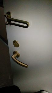川崎市幸区の解錠鍵屋さん。小向西町で鍵開け鍵交換,カギ修理に急行「鍵穴でカギが折れてしまった修理」