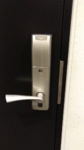 板橋区高島平で玄関カードキー シャーロックの鍵開け開錠に鍵屋が迅速対応！早い・安い！２４時間対応。