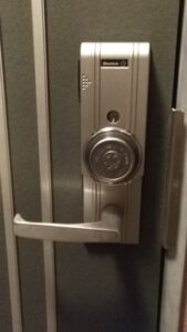 墨田区文花でシャーロックカードキーの鍵開け・解錠に早く安く壊さず鍵屋が解錠にお伺いいたします。