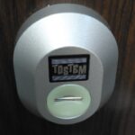 玄関の鍵交換 トステム(TOSTEM)の鍵取替に狛江市猪方に鍵屋が早く・安く交換に駆けつけます！