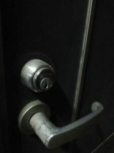 玄関の鍵開けと交換で"世田谷区大原"に早く・安く鍵屋が出張解決に出動します！