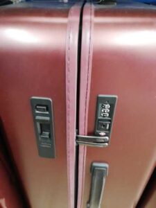 羽田空港国内線で旅行カバン番号(ダイヤル)解錠に鍵屋が安く・早く鍵開けに出動します！