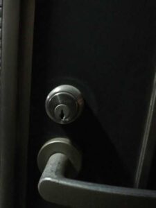 住宅鍵開けが安い・早い！鍵屋が”世田谷区上馬”に玄関のカギ開錠に駆け付けます！