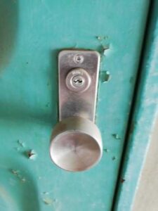 玄関の鍵開けで鍵屋が”大田区大森東”の団地、区営住宅へ鍵解錠へ駆け付けます！