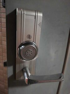 ”柏市あけぼの”玄関のカードキーの鍵開け開錠に早く・安く鍵屋が出張駆けつけ致します！