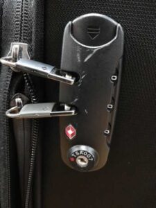 【スーツケース鍵開け】木場駅周辺で早い安い鍵屋・鍵業者。TSAダイヤル リモワなど何でも解錠お任せください。