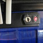鶴見駅でスーツケース鍵開け修理２４時間の鍵屋！番号 ダイヤル TSAなんでも解錠お任せください。