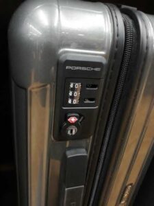 天空橋駅でスーツケースの鍵開け２４時間の鍵屋！TSA ダイヤル リモワなど解錠に早く安く駆けつけます。