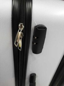 東大前駅でスーツケース鍵開けが安い鍵屋！TSA ダイヤル リモワ何でも解錠お任せください。
