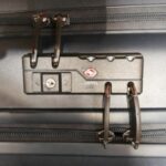 羽田空港国内線でMILESTO-ミレストのスーツケース鍵開け