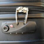 品川駅高輪口でスーツケースのダイヤル鍵修理