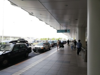 羽田空港第三ターミナルの1Fエントランス付近