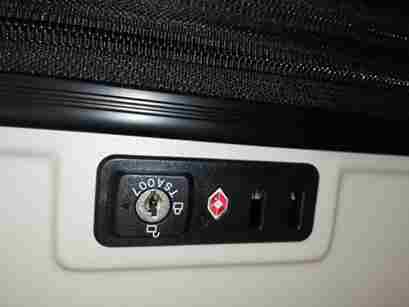 池袋のホテルでスーツケース鍵開け修理