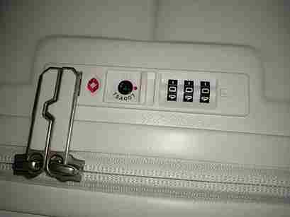 目黒区学芸大学でスーツケースの開錠の鍵屋