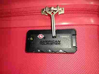 羽田空港国際線のスーツケースの鍵開けの鍵屋