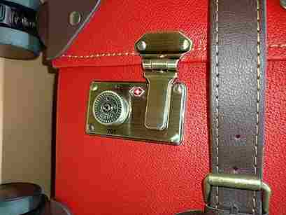 TSAロック付きのスーツケースの鍵