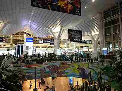 羽田空港国際線の出発ロビー