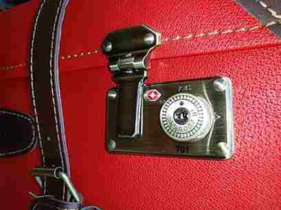 羽田空港国内線でスーツケース鍵開け開錠