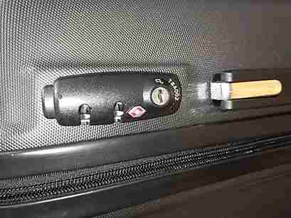 新横浜のホテルでスーツケース鍵開け