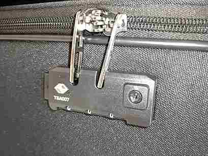 神奈川区のホテルでスーツケース鍵開け修理