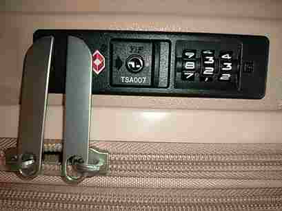 横浜市のホテルでスーツケース鍵開け修理